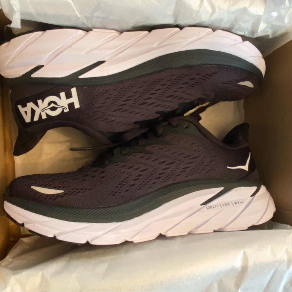 NIB HOKA Clifton 8 | Women’s, Size 6B